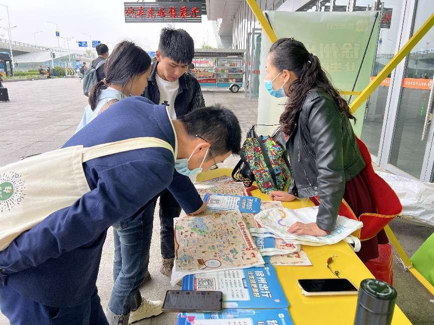 數(shù)創(chuàng)科技公司：黨建引領(lǐng)展風采 助力假日快樂行