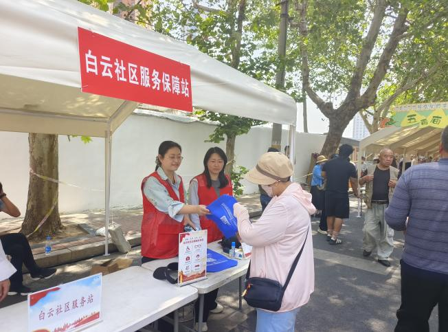 冠盛路橋黨總支開展五毒廟會志愿服務活動